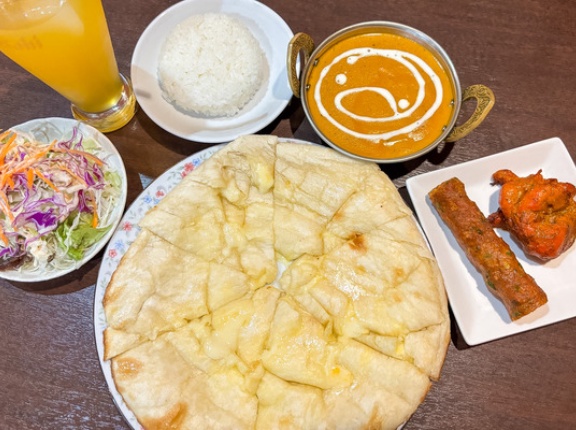 「MIBMA RESTAURANT」の『チーズナンセット』（高槻市南松原町）【たかつーグルメ】