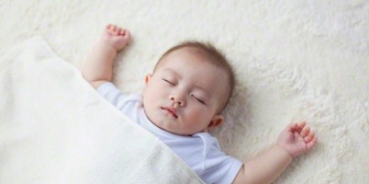 生後３ヶ月の子がいたら飛行機の距離の結婚式には来ないもん？