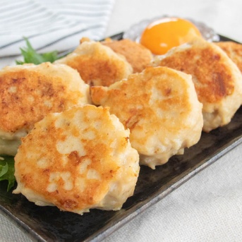 「鶏ひき肉はまとめ買いして！」「何個でも食べられる」鶏ひき肉の人気おかずレシピ3選