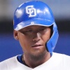 中田翔が引退会見のサプライズに涙　大野、ブライトら10選手が登場