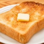 俺「トーストいる？」姉「ん～いらん」俺「チーズとベーコン乗ってるよ」姉「いらんから」俺「そう…」 	