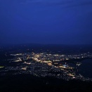 【青森県むつ市】光り輝く夜空に舞うアゲハチョウが見られる世界夜景遺産に認定された”釜臥山(かまふせやま)”