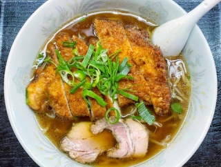 お食事処 美沢@下松市 の 「黒豚とんかつラーメン」 #美沢 #黒豚とんかつラーメン #オモウマい店 #天丼 #バイク丼 #ライダー丼 #下松市 #山口県 #ラーメン #つけものいし