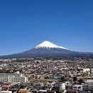 「観光のエゴで富士山を閉めるな」閉山期の登山禁止を求める地元市長にクライマーが反論…市長は「地元として迷惑」