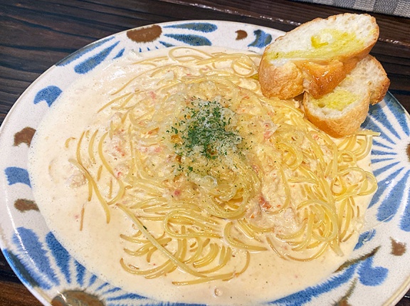 ズワイガニのトマトクリームパスタばかり食べちゃう！函館市松風町「Cafe＆Bar にしむら」