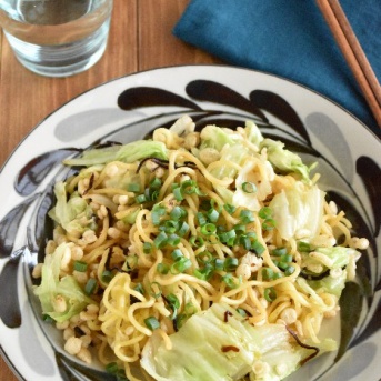 包丁不要！レンジで簡単♪たぬき塩昆布焼きそば風