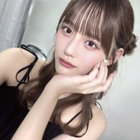 『[イコラブ] 髙松瞳、黒キャミソールで色白素肌輝く「大人っぽくて素敵」「眩しい」の声』の画像