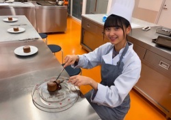【可愛い】金川紗耶、コック帽似合ってるなｗｗｗｗｗ