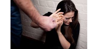 スーパーで買った鶏もも肉から異臭がしたので電話→返金しにそちらに行きます→どのみち買い直すのでこちらが向かいます→何故か横にいた彼氏がブチギレ