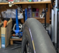 32C時代の到来。なぜ最新の2026年モデルのフレームは太いタイヤ対応へと進化したのか？