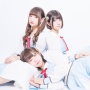 【リアル秋月律子】三人組アイドルユニットの一人が突然解雇されて解散危機　→　プロデューサーがまさかのアイドル兼任でメンバー入りｗｗｗｗ