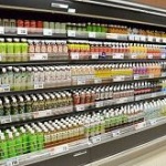 コンビニで商品を棚の後ろから取る客はマナー違反ｗｗｗ