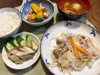 絶対働きたい職場やん＆レンジで豚小間とモヤシのポン酢かけ