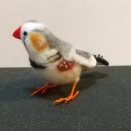 羊毛フェルトのかわいい小鳥（キンカチョウパイドオス）