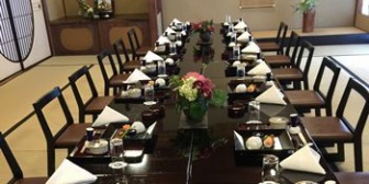 幼稚園の頃母と料亭に行き知らない人たちのいる中覚えた台詞を隣の女性に言う、という流れをやらされた。高校生になってあれはなんだったのか母に聞くと…