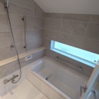 『2階浴室のリフォーム事例｜ハーフユニット＋高級タイルでホテルライクな空間に』の画像