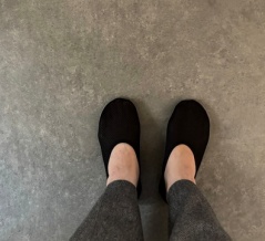 お気に入りすぎてリピート中の室内スリッポン