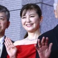舘ひろし　「免許返納！？」レッドカーペットで西野七瀬をダンディにエスコート「この映画は西野くんにかかっています」
