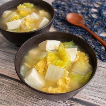 【温かい豆腐レシピまとめ】「寒い日はこういうのが食べたい」「この冬もう何回も作ってる！」豆腐を使ったスープ＆煮込みレシピ4選