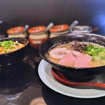 博多ラーメン HAZUKI はづき@埼玉県入間市【2026新店】<豚骨らーめん＋替え玉＋チャー丼>