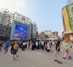 ハノイ旧市街ーホアンキエム湖からドンスアン市場方面へ、写真を取りながら帰宅～