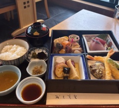 吉招庵 @伏見十石舟の乗り場前で松花堂弁当