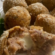 とろ〜りチーズがたまらない！ホタルイカのクロケッテ