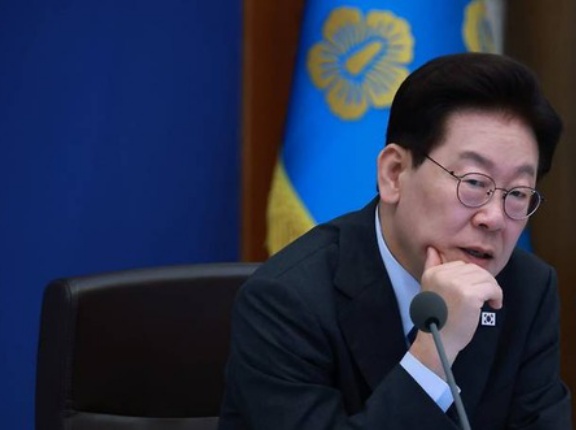 反日の韓国の大統領の支持率が30%台に激減、いつ伝家の宝刀の反日を始めてもおかしくない