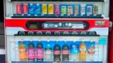 昔の自販機、2リットルのコーラを売ってたと判明ｗｗｗ（※画像あり）