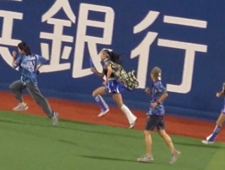 【ハマスタバトル】実況アナ「Akiさん容赦なし」圧勝も…森唯斗の気迫あふれる打席に