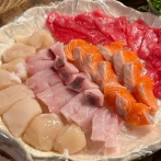 とあるX民が刺身の下にラップを敷いてる料理画像を投稿するも、なんでラップ敷いてるかの疑問続出 → 実はこれ、凄い意味が判明してバズるｗｗｗｗｗ