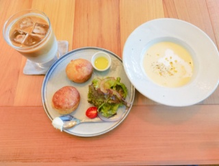 【新店】アンティーク雑貨や植物に囲まれたお洒落なカフェが各務原市川島にオープン/nanan gifu スープとスコーンのカフェ ナナン