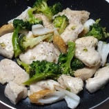『消化にいい☆ブロッコリーと鶏むね肉の中華炒め』の画像