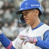 カープ田中広輔、日本ハムの加藤豪将と談笑「ずっとファンだった」