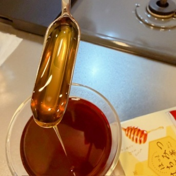 【シニアの暮らし】ほっこり美味し😋娘土産の北海道「いたどりはちみつ🍯」ではちみつ紅茶。。