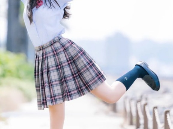 【画像】ミニスカートのゲーセン定員、マブすぎる♡♡♡♡♡♡♡♡♡