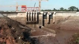 中国が援助の水力発電ダム、水圧に耐えられず突然決壊…カンボジア