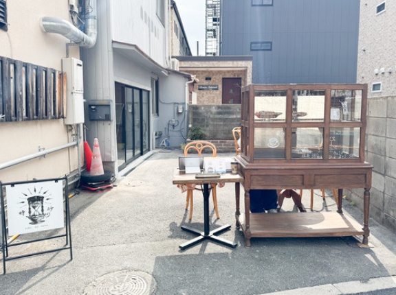 JR高槻駅ちかくに「喫茶 時の砂」ができてる。現在は外営業中。3月中旬グランドオープン予定