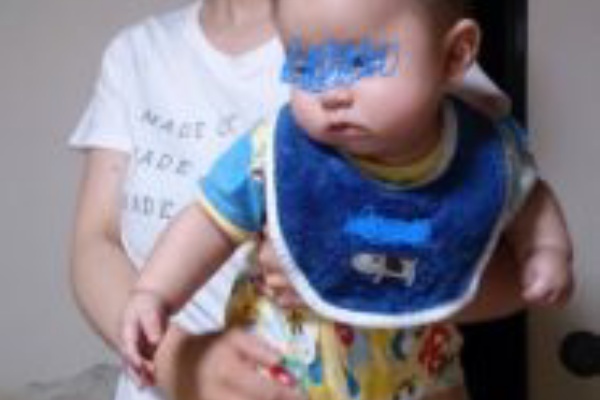 赤ちゃんを楽 に片手抱っこする方法 すくすくらいだー 赤ちゃんを楽 に片手抱っこする方法 すくすくらいだー