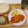 新宿区役所職員食堂でささ身チーズカツ定食