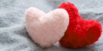 【恋愛相談室】相手に好意があると(勝手に)思っているのですが、自分の勘違いでフラれた時同じ部署のため気まずくなるから告白するのを躊躇っています。