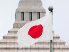 パヨ「国旗損壊罪なんてできたら、毎日交番の前で白い紙の表と裏に赤い丸を書いて、破ってやる」