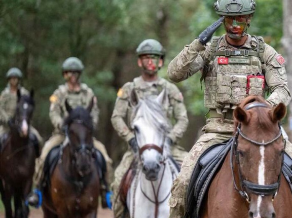 オランダ陸軍主催の軍事馬術行進訓練に8ケ国から120名が参加！