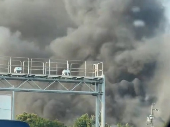 【火事情報】愛知県東海市荒尾町 知多半島道路近くで黒煙あがる火災7月21日 #愛知 #東海市 #火災