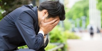 嫁に先立たれ一ヶ月。子供の手前普通に過ごしているがまだ立ち直れない…まだ寝るときに布団二人分ひいている