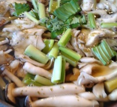 西川町やまろくさんの月山山菜きのこ蕎麦