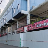 『5月末に閉店した「オークランド春日井」の解体工事が始まってる（春日井市鳥居松町）』の画像