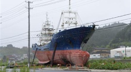 「解体前に見ようと…」 気仙沼の打ち上げ漁船「共徳丸」に車が衝突…宮城