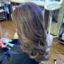 ノンジアミンヘルバヒーリンググレイカラーのリタッチに酸熱融合スマトリで白髪をカバーしながらハイライトの履歴が映える美髪に！