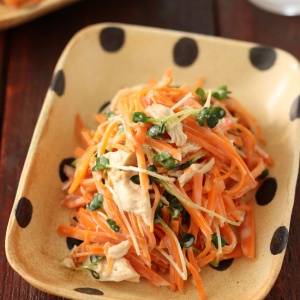 にんじんと蒸し鶏の和風マヨサラダ 作り置き レンジ あと一品 にんじん1本消費 食材保存 副菜 作り置き スピードおかず De おうちバル Yuu S Stylish Bar Powered By ライブドアブログ